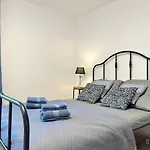 Hel Apartment- Tranquil Retreat, 15 Minutes To The Sea & Gdansk Center Apartment Borkowo (Gdansk)