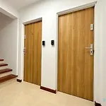 Hel Apartment- Tranquil Retreat, 15 Minutes To The Sea & Gdansk Center 公寓