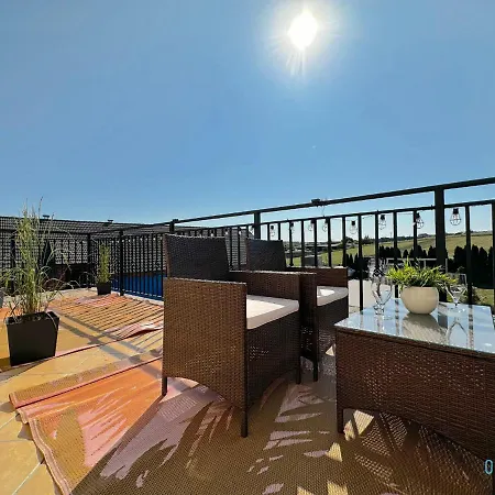 Hel Apartment- Tranquil Retreat, 15 Minutes To The Sea & Gdansk Center *