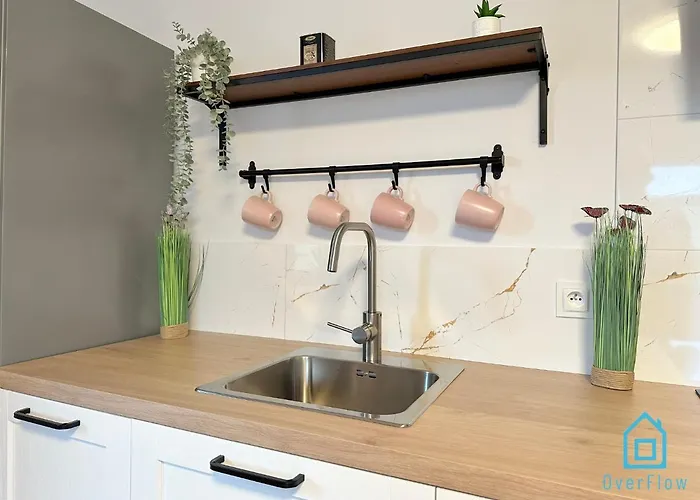 Hel Apartment- Tranquil Retreat, 15 Minutes To The Sea & Gdansk Center *