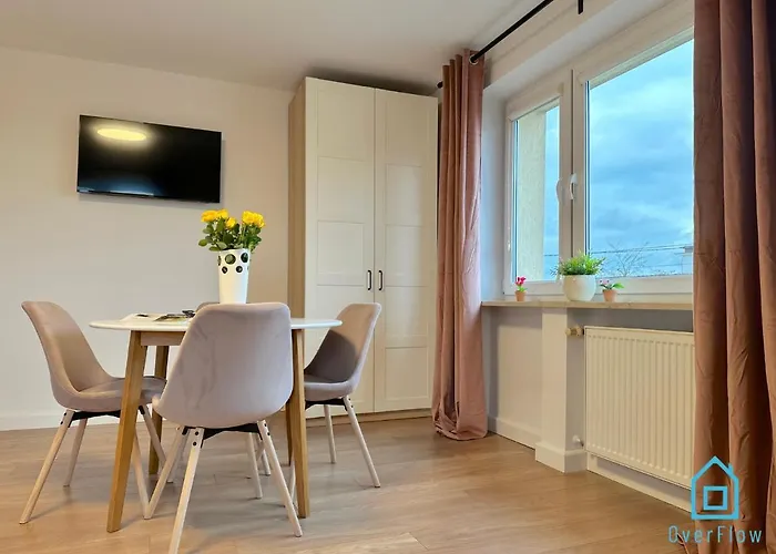 Hel Apartment- Tranquil Retreat, 15 Minutes To The Sea & Gdansk Center