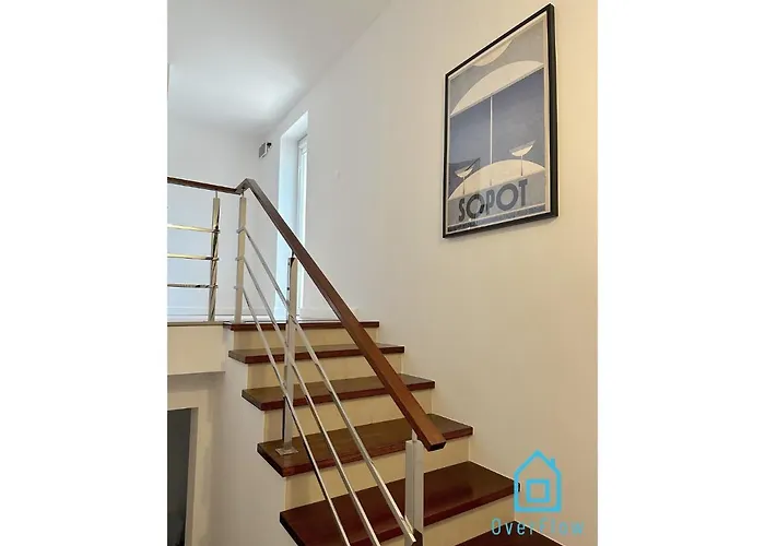 Hel Apartment- Tranquil Retreat, 15 Minutes To The Sea & Gdansk Center *