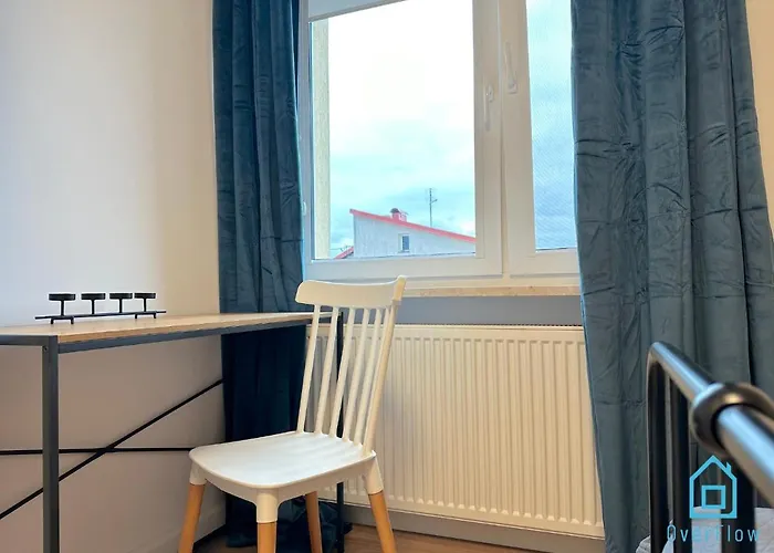 Hel Apartment- Tranquil Retreat, 15 Minutes To The Sea & Gdansk Center *